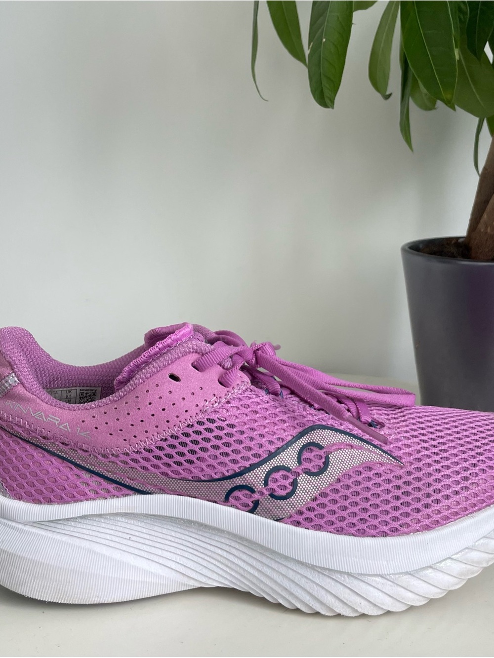Women Size 8.5 Saucony Kinvara 14
Grape Indigo Pink Running Shoes